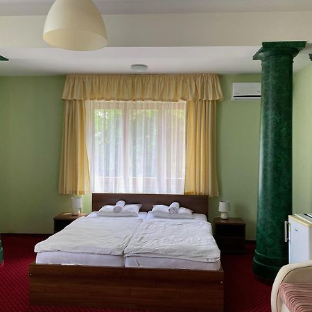 쇼프론 Het Pecset Fogado Etterem B&B 외부 사진