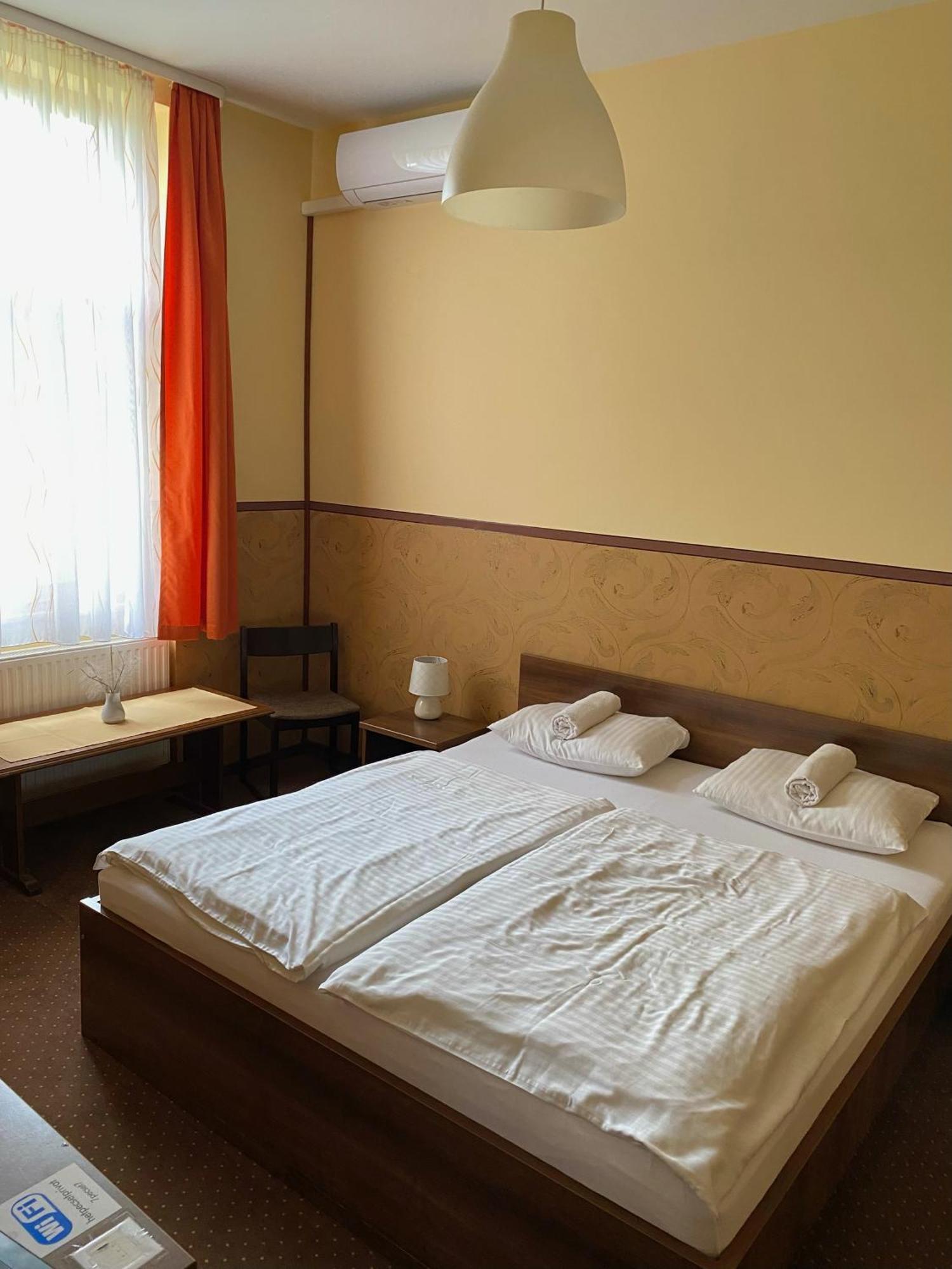 쇼프론 Het Pecset Fogado Etterem B&B 외부 사진