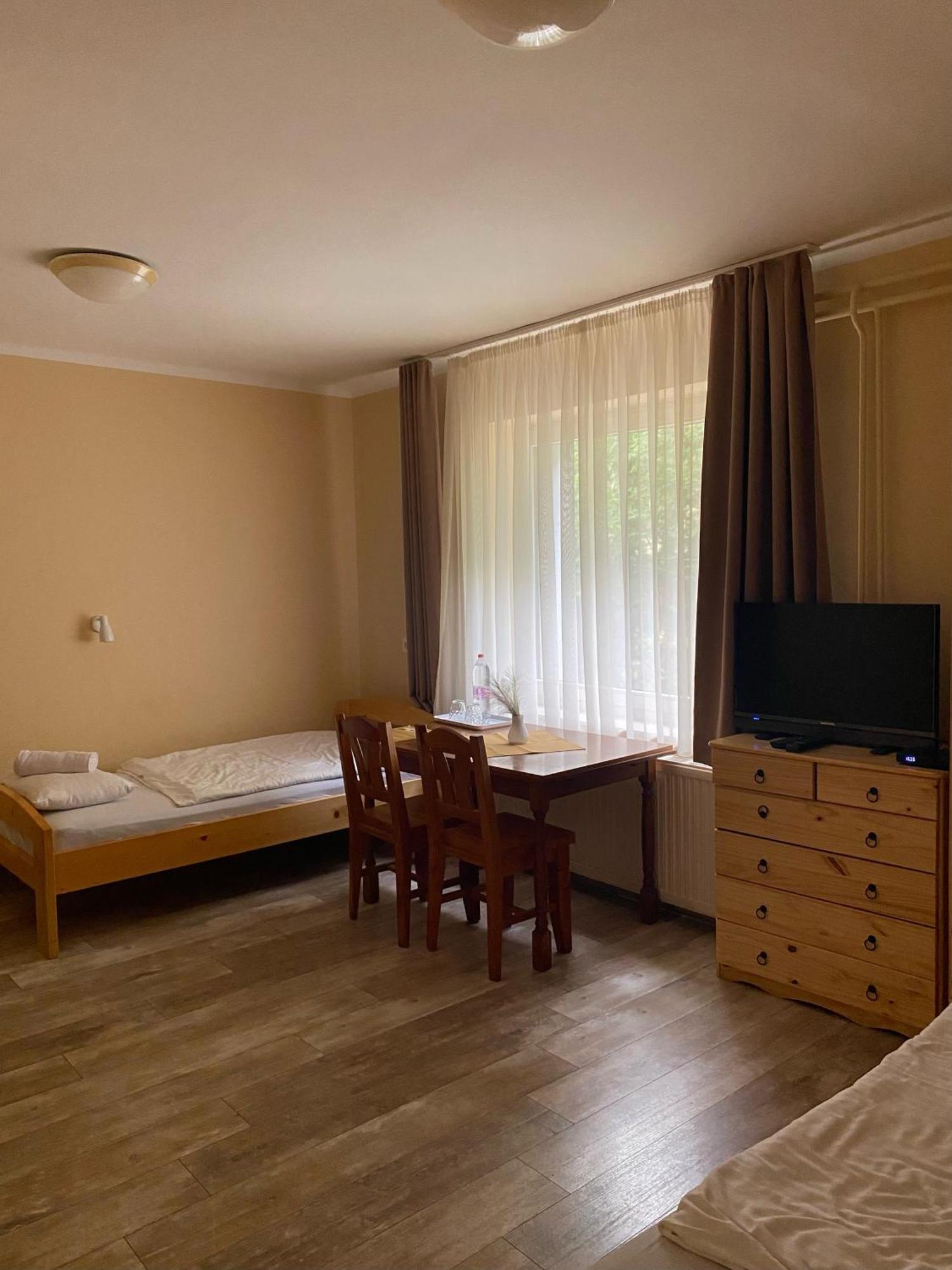 쇼프론 Het Pecset Fogado Etterem B&B 외부 사진