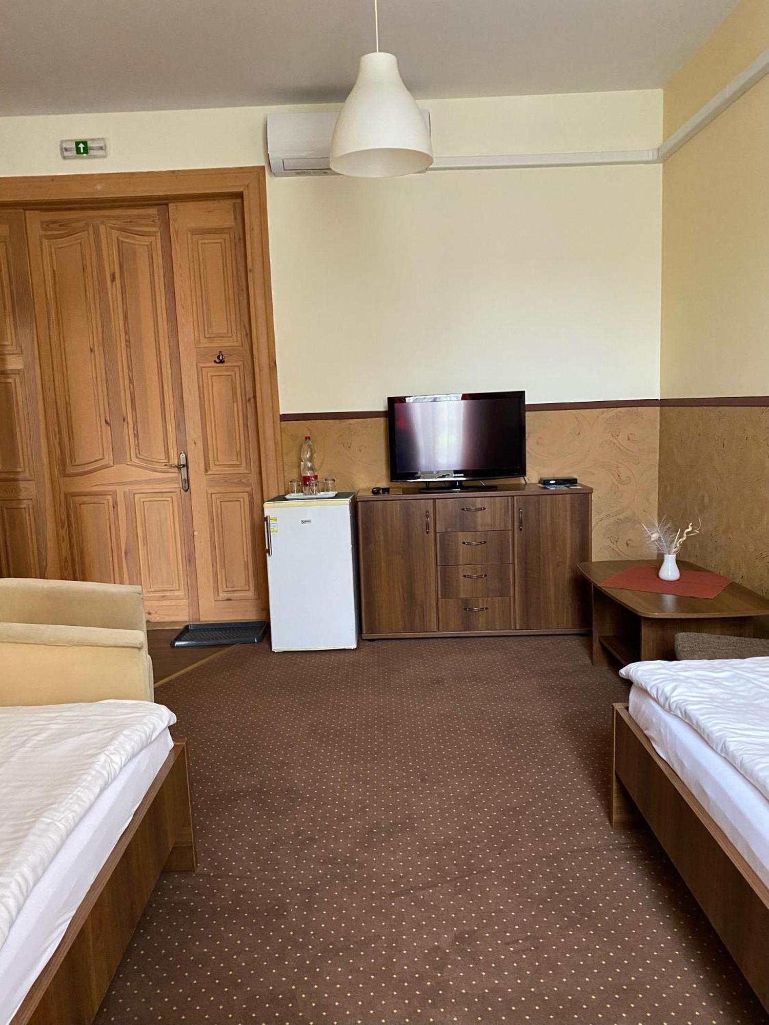 쇼프론 Het Pecset Fogado Etterem B&B 외부 사진