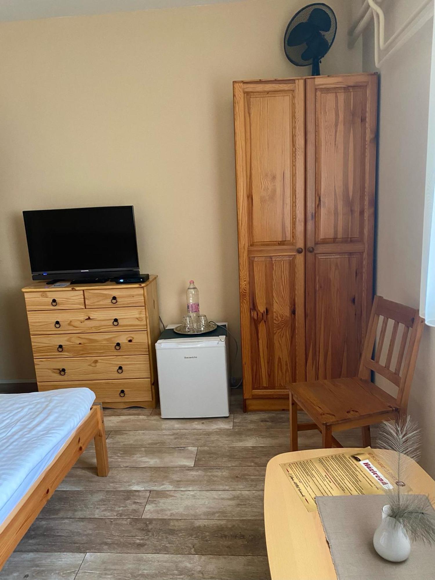 쇼프론 Het Pecset Fogado Etterem B&B 외부 사진